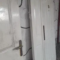 در اتاق و در دو لنگه ورودی