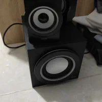 چند عدد اسپیکر دست ساز و کامپیوتر