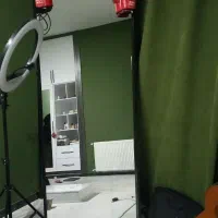 آینه قدی دور فلز رنگ مشکی پایه دار