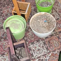 پنج عدد گلدان چوبی و پلاستیکی