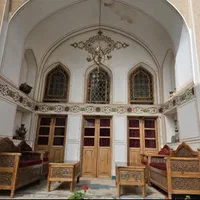 خانه دار هتل سنتی
