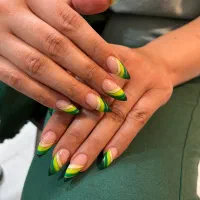 ترمیم ناخن با ماندگاری بالا و طراحی رایگان