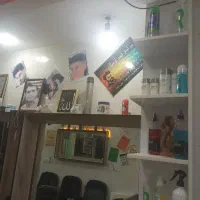 دکور آرایشگاه برای ۳ عدد صندلی ،و وسایل دیگر.