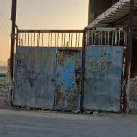 درب فلزی بزرگ