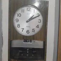 ساعت دیواری چوبی قدیمی