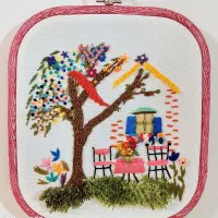 دیوارکوب گلدوزی شده