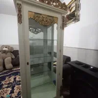 ویترین شیری طلایی