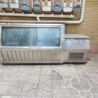 دو عدد یخچال و یک فریزر صندوقی