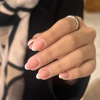 آموزش حرفه‌ای کاشت و طراحی ناخن