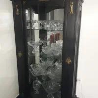 ویترین تمیزوسالم باتکه های برنجی