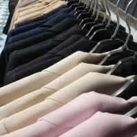 فروشنده همکار خانم