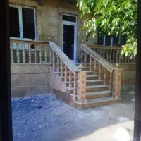 کارگر ساده برای کاشی‌کاری