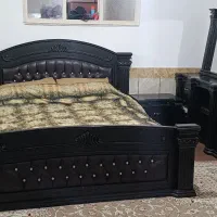 تخت دونفره همراه تشک وپاتختی