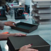 چند همکار خانم + یک اقا در کارگاه جعبه سازی|استخدام صنعتی، فنی، مهندسی|تبریز, |دیوار