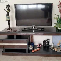 تلویزیون ۳۲ اینچ ایکس ویژن و میز تی وی|تلویزیون و پروژکتور|تهران, گلستان (شهرک راه آهن)|دیوار