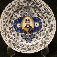 بشقاب قدیمی ناصری یا شاه عباسی مارک عقاب دو سر