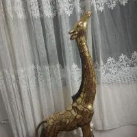 مجسمه کنار سالنی