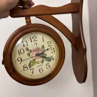 ساعت دیواری دو‌طرفه چوبی