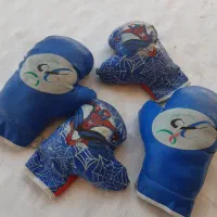 ۲ تا دستکش بوکس /دستکش بوکس پسر بچه جنس قدیمی