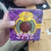 زعفران سوپرنگین، نیم مثقالی با بسته بندی فلزی