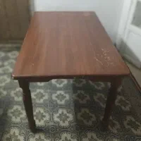 میز غذا یا کار چوبی محکم.