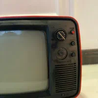 تلویزیون نوستالژی سیاه سفید قدیمی قرمز اکبند نایاب|تلویزیون و پروژکتور|چالوس, |دیوار