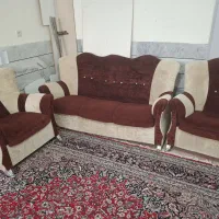 راحتی 7نفره سالم و تمیز و کمد ویترینی درحد نو