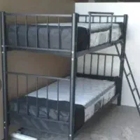 تخت دو طبقه و کمد و یخچال