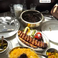 آشپز و کمک‌ آشپز ایرانی فرنگی،سالاد زن و اماده ساز