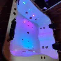 وان جکوزی ۴نفره Gold فول آپشن براق