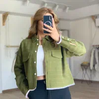 تعدادی زیاد لباس قدیمی فروخته میشود