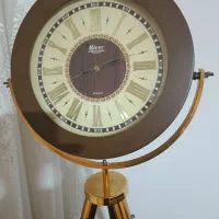 یک ساعت ایستاده به شرط کارکردن