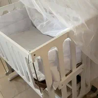 تخت کنار مادر