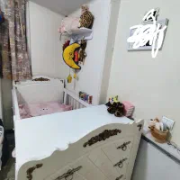 تخت کودک . ویترین . کمد لباس