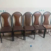 تعداد 7 عدد صندلی انتضار