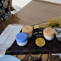 فروش لوازم کاشت ناخن ب علت تغییر شغل