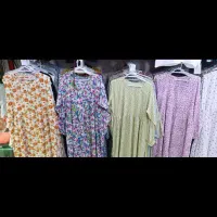 فروش تعداد 100 تکه لباس به دلیل تغییر شغل قیمت 300