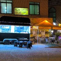 ساندویچ زن ماهر شیفت شب