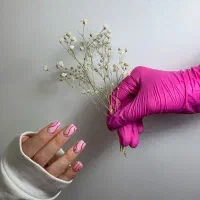 مدل برای ترمیم و کاشت ناخن