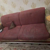 یک کاناپه سه نفره تخت شو