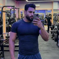 مربی بدنسازی و حرکات اصلاحی