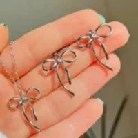 گردنبند و گوشواره پاپیون