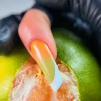 آموزش و‌خدمات کاشت ناخن (مدل رایگان نیازمندیم)