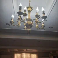 لوستر و آینه و شمعدان