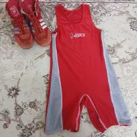 یک جفت کفش و دوبنده کشتی