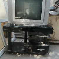 تلویزیون و میز