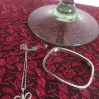 گردنبند و دستبند