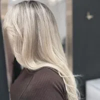 رنگ مو ،ناخن  ،اصلاح ابرو وکلیه خدمات زیبایی