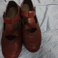کفش چرمی زنانه سالم و تمیز