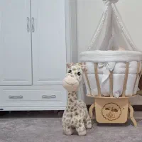 گهواره نوزادی کاملا چوب میباشد